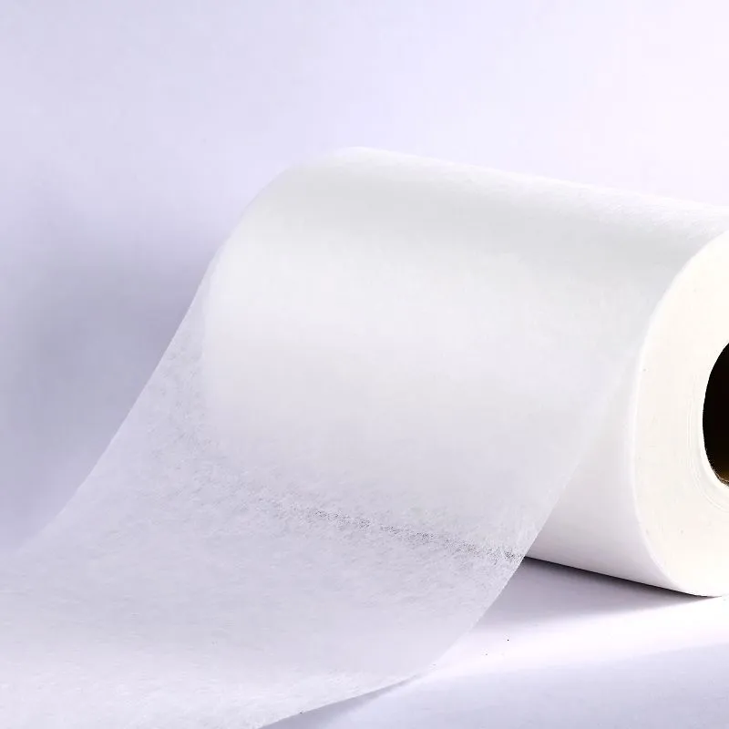 Baltas poliesterio neaustinis audinys